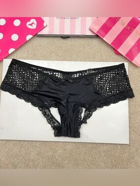 Victoria’s Secret Very Sexy Black Satin Peekaboo Cut Out Cheeky Panties Medium M